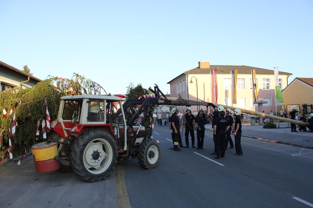 Maibaumaufstellen 2012