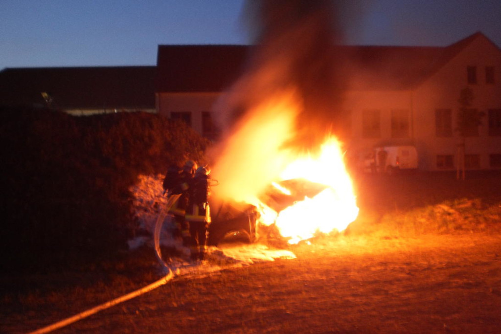 Fahrzeugbrand und Schaumschnellangriff