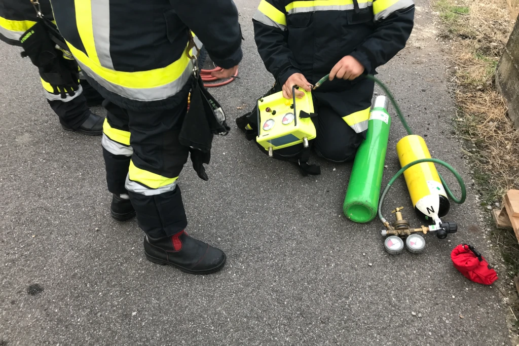 Freiwillige Feuerwehr Hersbruck - Übung mit Hebekissen