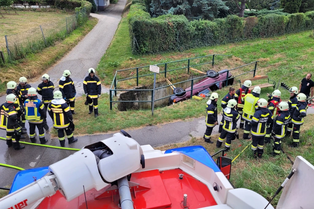 Verkehrsunfall mit eingekl. Person