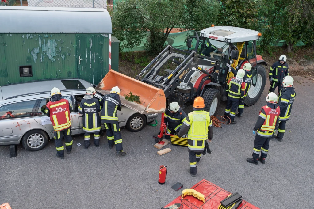 T2 - Menschenrettung. PKW gegen Traktor
