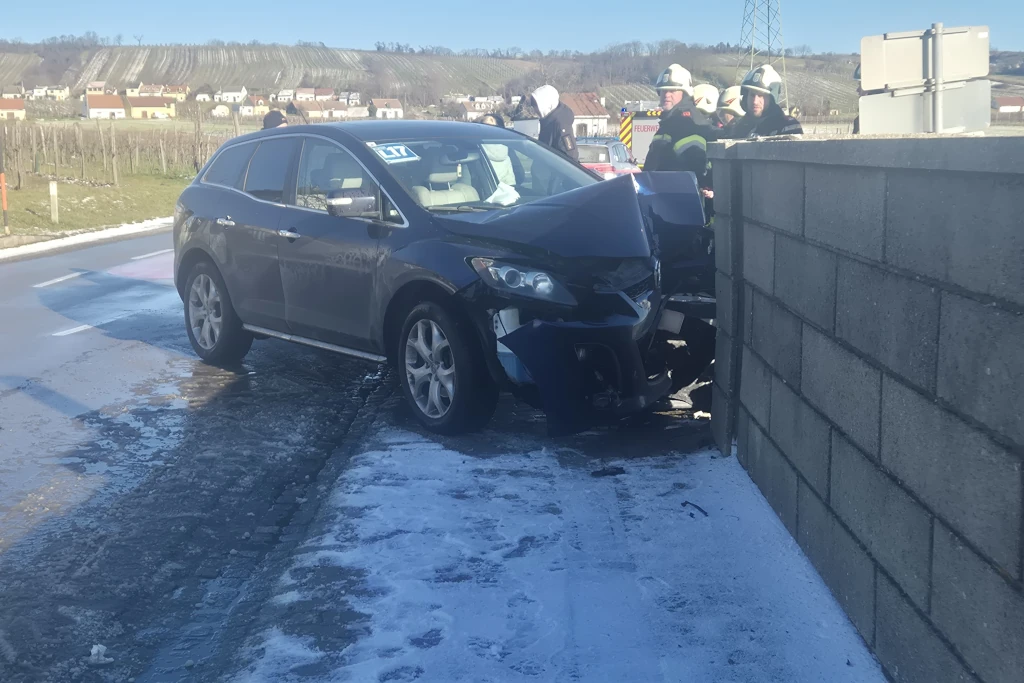 T1 - Fahrzeugbergung Großebersdorferstraße